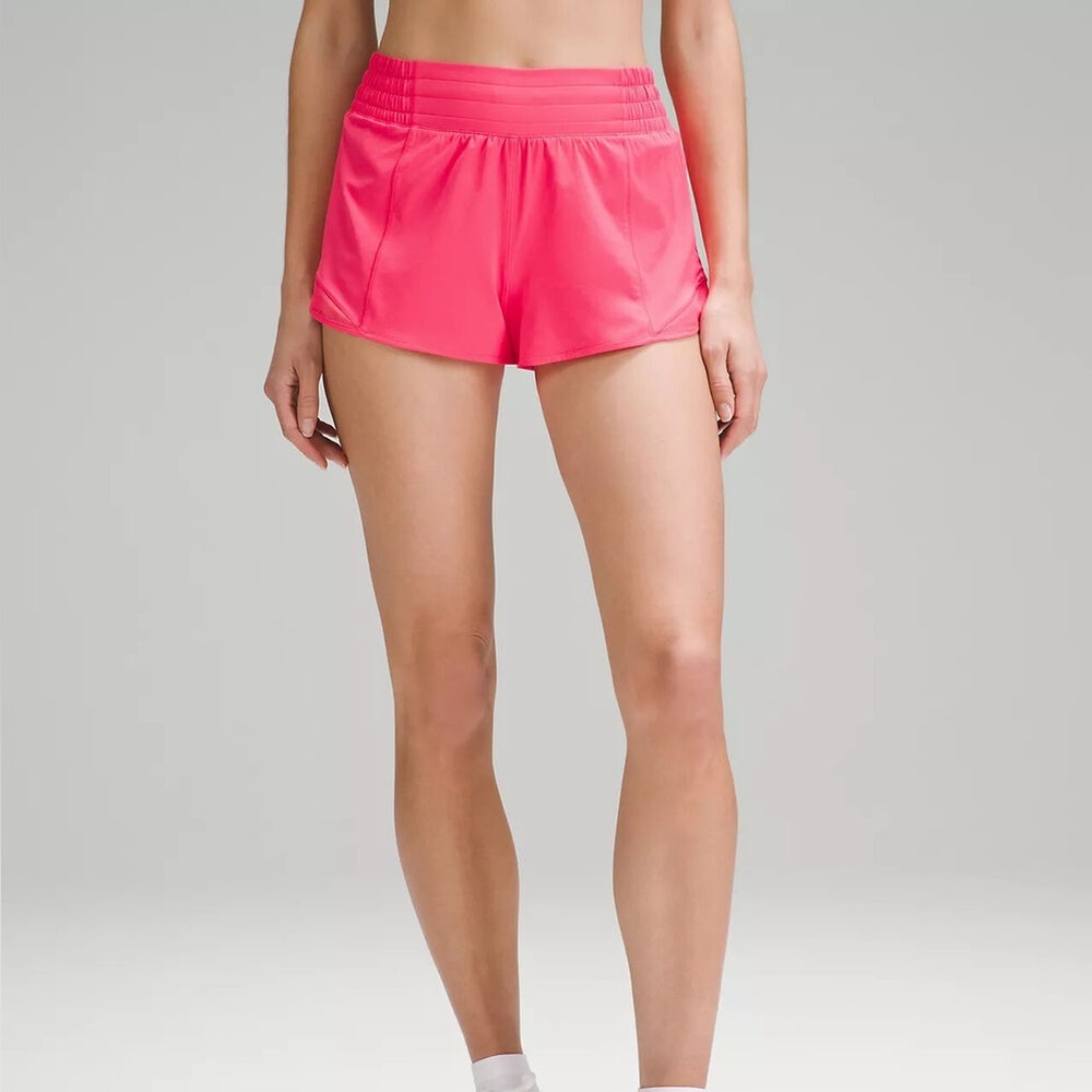 Lip Gloss Hotty Hot High-Rise Short 2.5” Lululemon - Picture 5 of 10